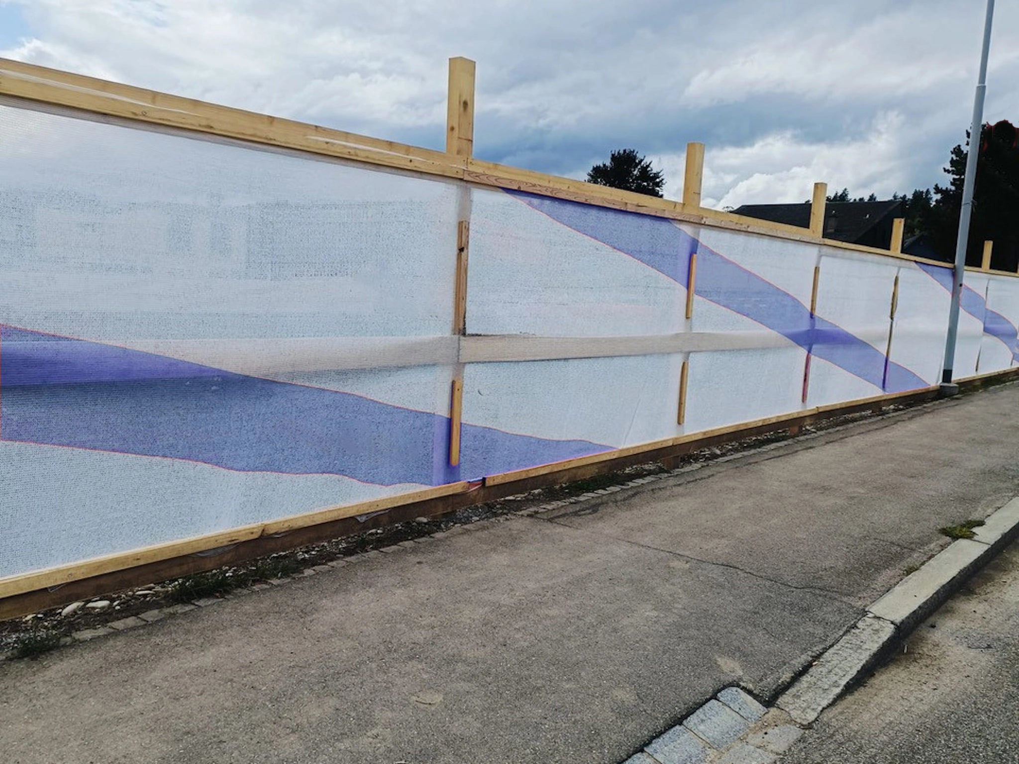 Bauzaunnetzbanner mit Logo-Layout (1m Abstand zwischen den Logos)