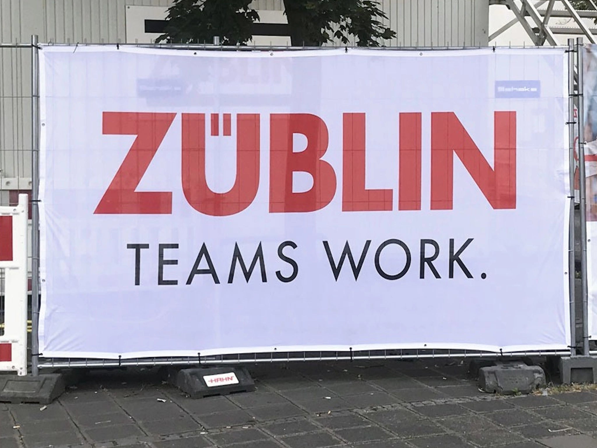 Bauzaunbanner aus Mesh