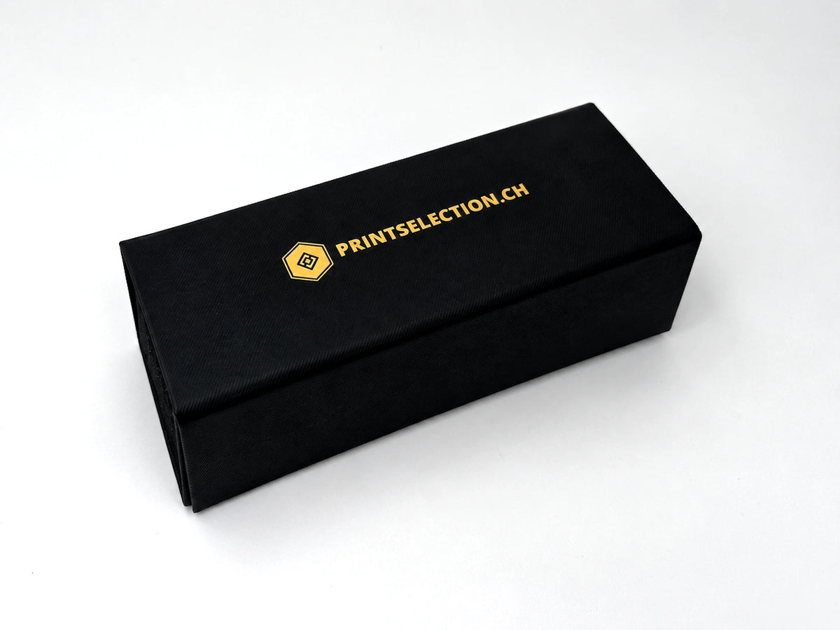 Faltbares Brillenetui Material Schwarz strukturiert und Logo Gold